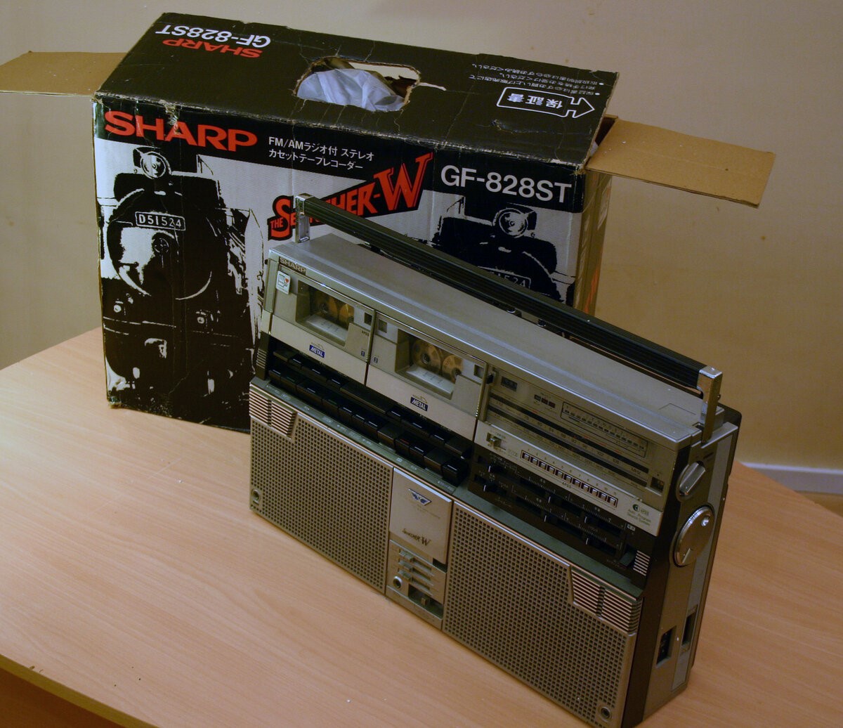 Распаковываем SHARP GF-828ST из 1980 года.