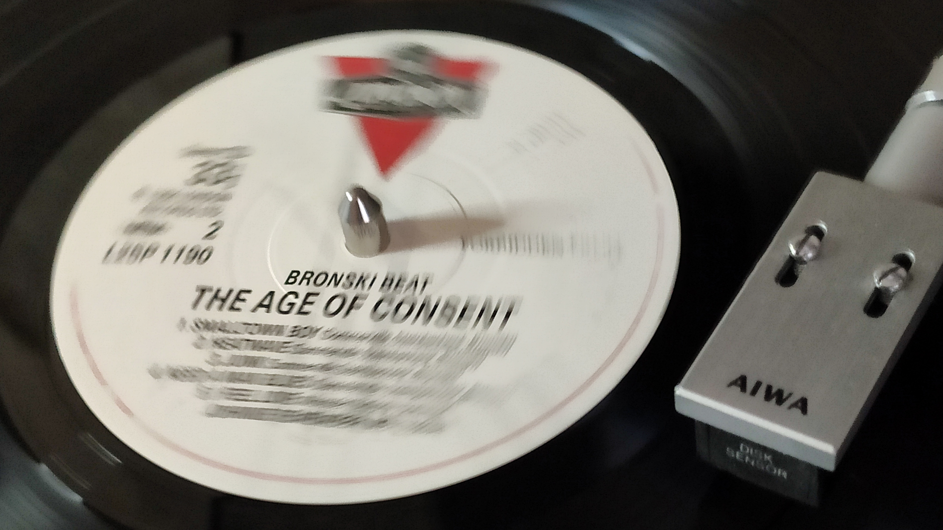 Aiwa LP-20X + Denon DL8 проигрывают винил: Bronski Beat «The Age Of Consent»