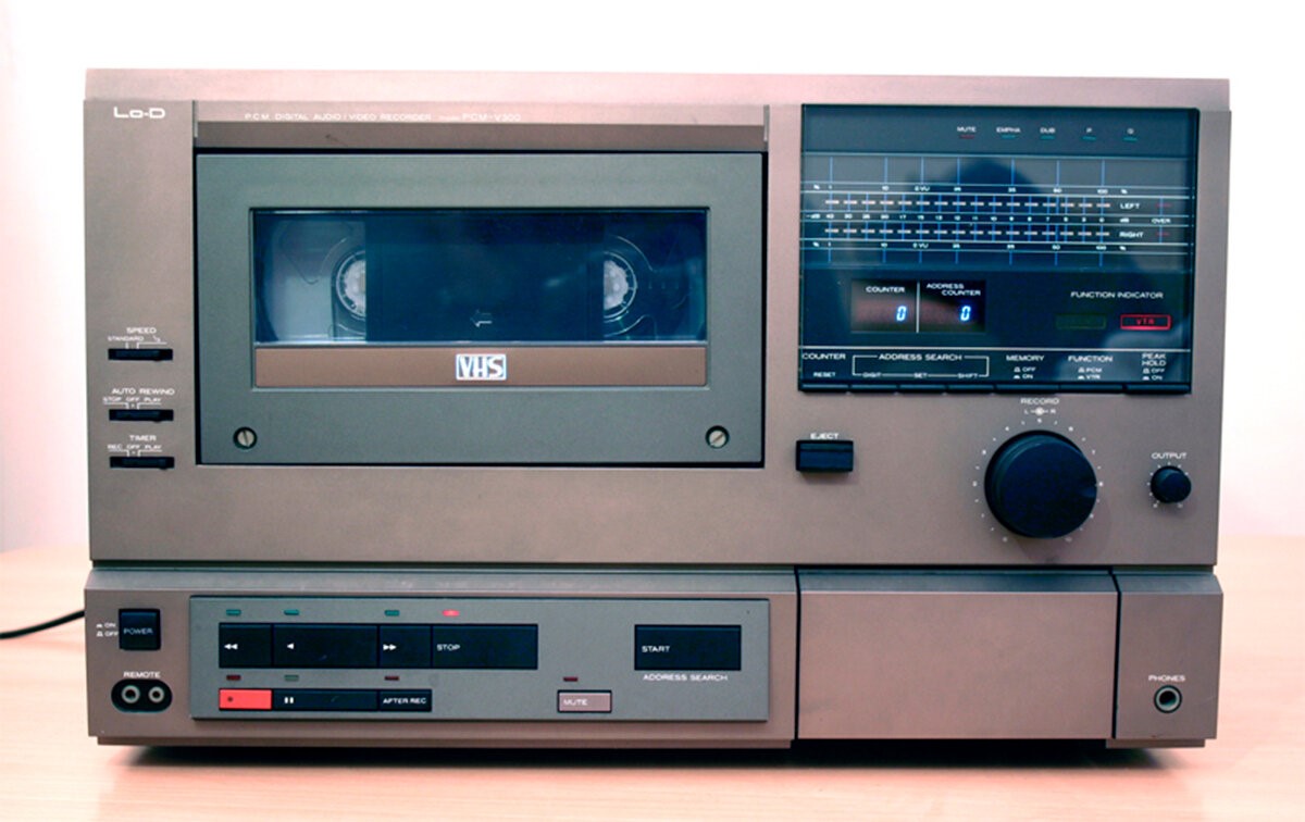 HITACHI PCM-V300 монстр записи на видеокассету.
