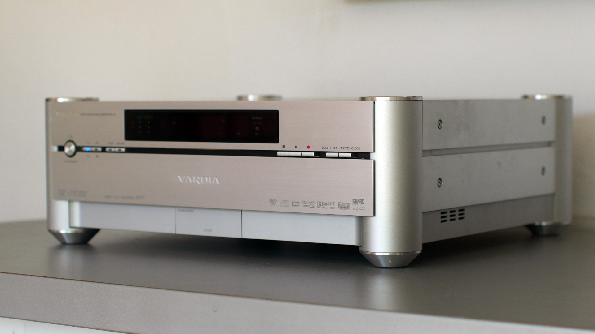 Первый гибрид PC и DVD рекордера. Премиальный Toshiba RD-A1 VARDIA.