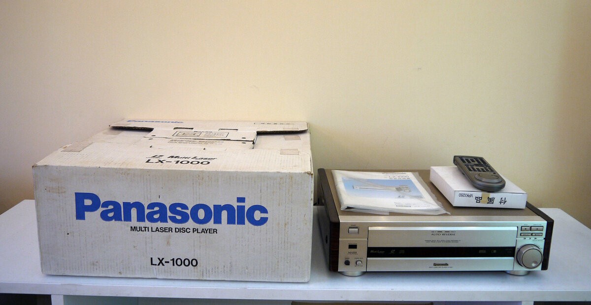 Распаковываем Panasonic LX-1000. Двухсторонний Multi Disc LD Player.